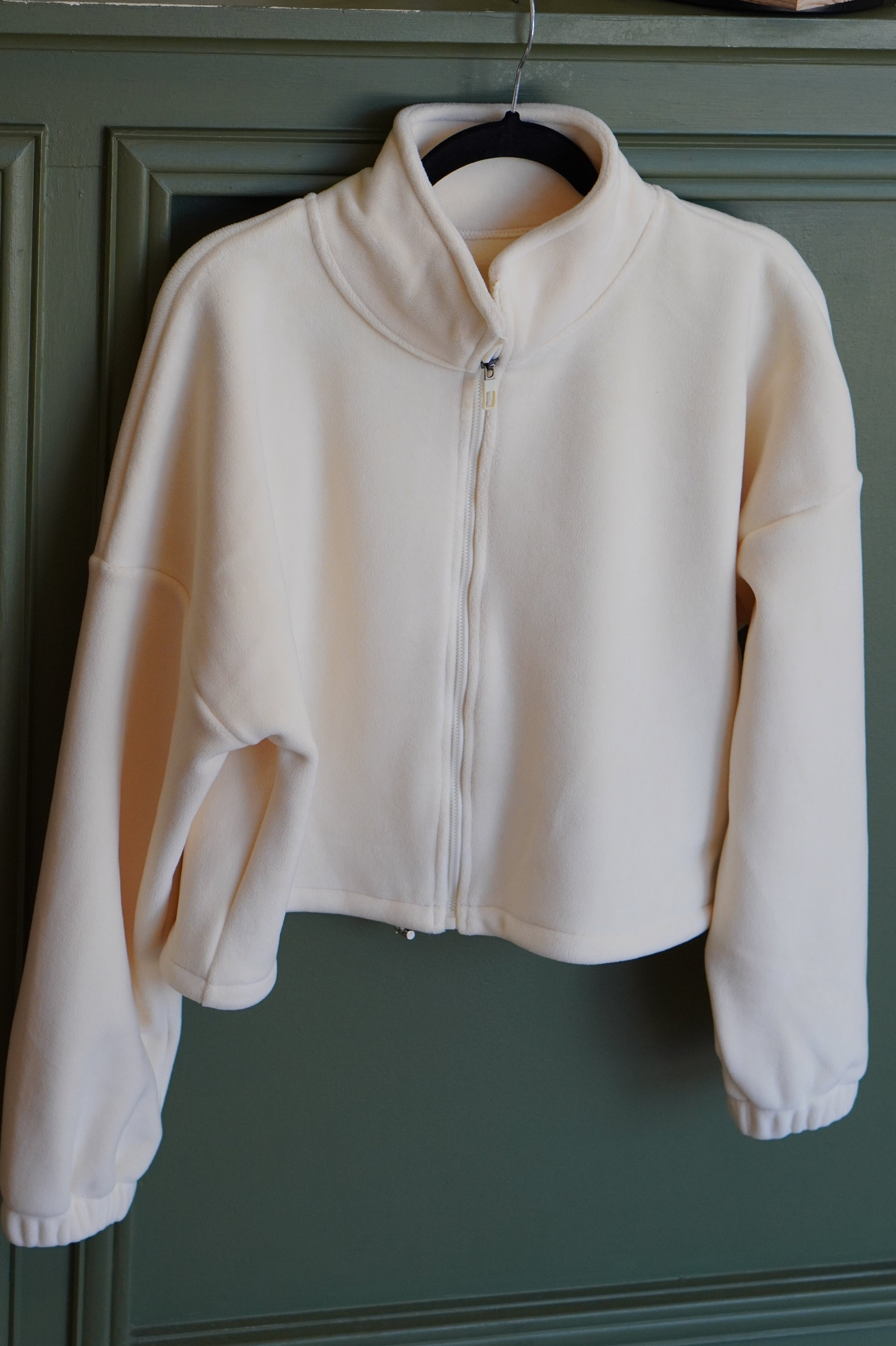 epine é frill zip sweat blouson épine エピヌ é frill zip sweat blouson - メルカリ